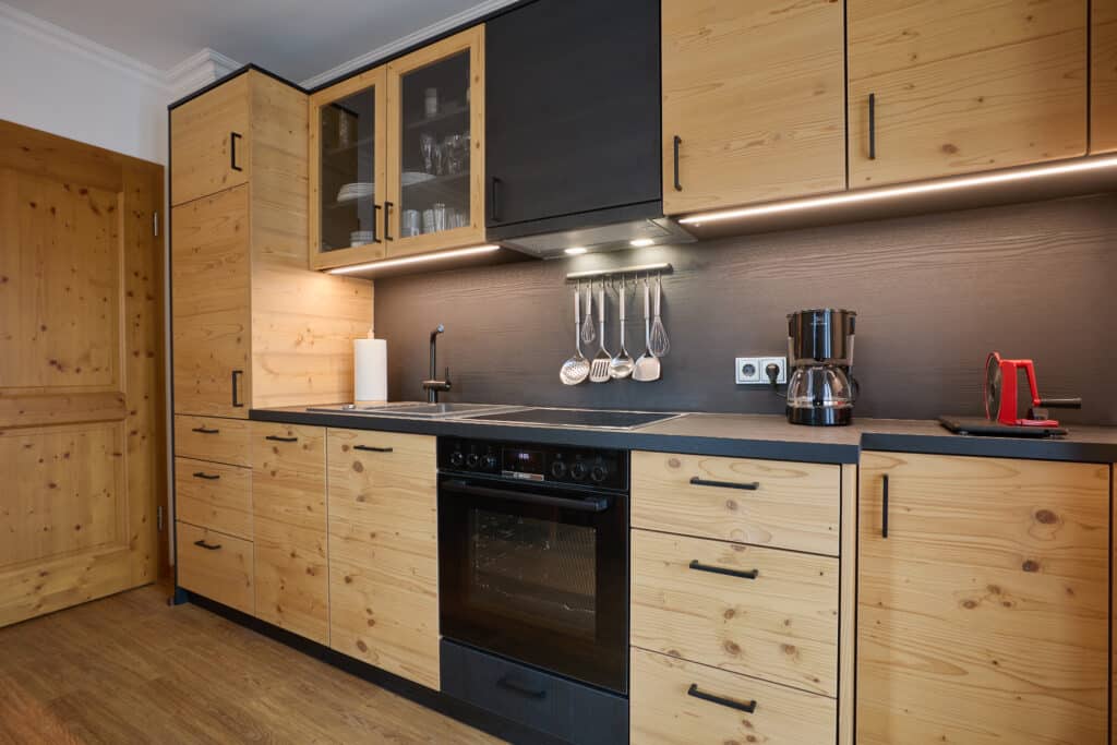 Fewo Rehbock_neue, moderne und hochwertige Küchenzeile_Gaestehaus Isarblick in Kruen